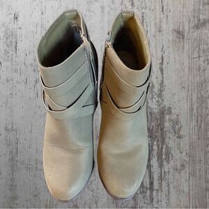 Charlotte Russe Womens Olive Bootie Size 9